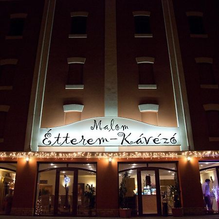 Malom Club Panzio Bed & Breakfast Байя Екстериор снимка