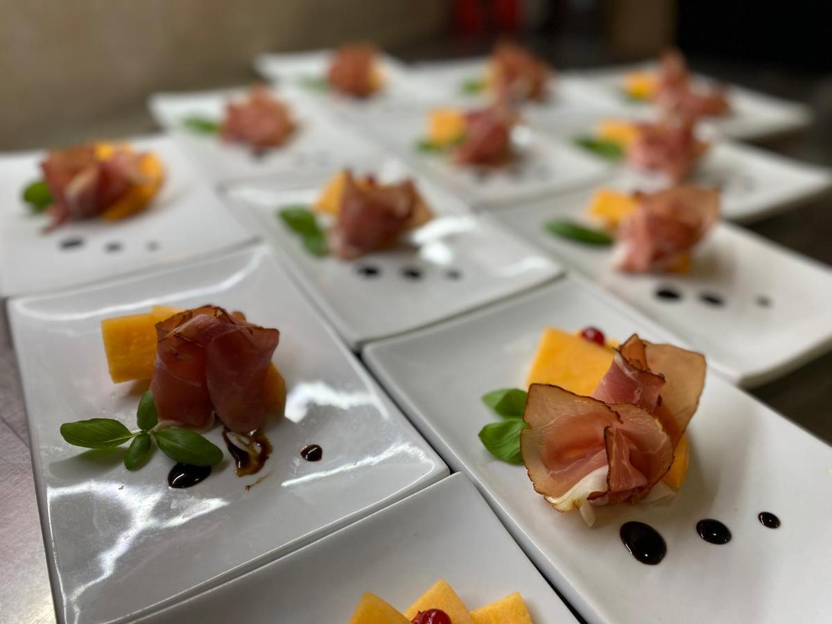 Malom Club Panzio Bed & Breakfast Байя Екстериор снимка