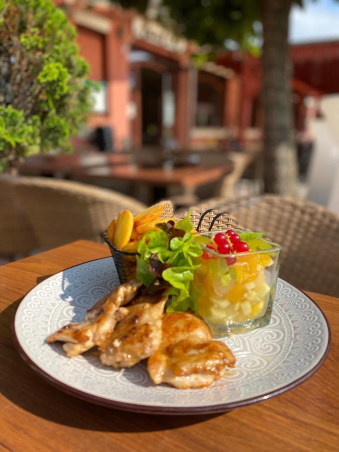 Malom Club Panzio Bed & Breakfast Байя Екстериор снимка