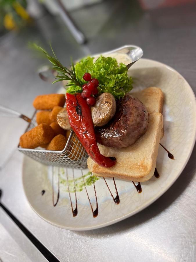 Malom Club Panzio Bed & Breakfast Байя Екстериор снимка