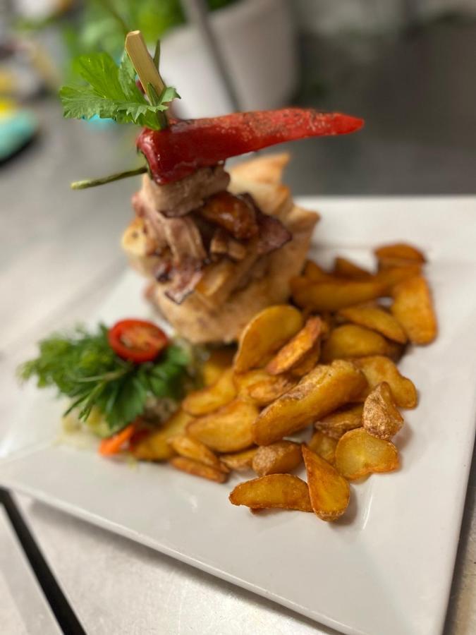 Malom Club Panzio Bed & Breakfast Байя Екстериор снимка