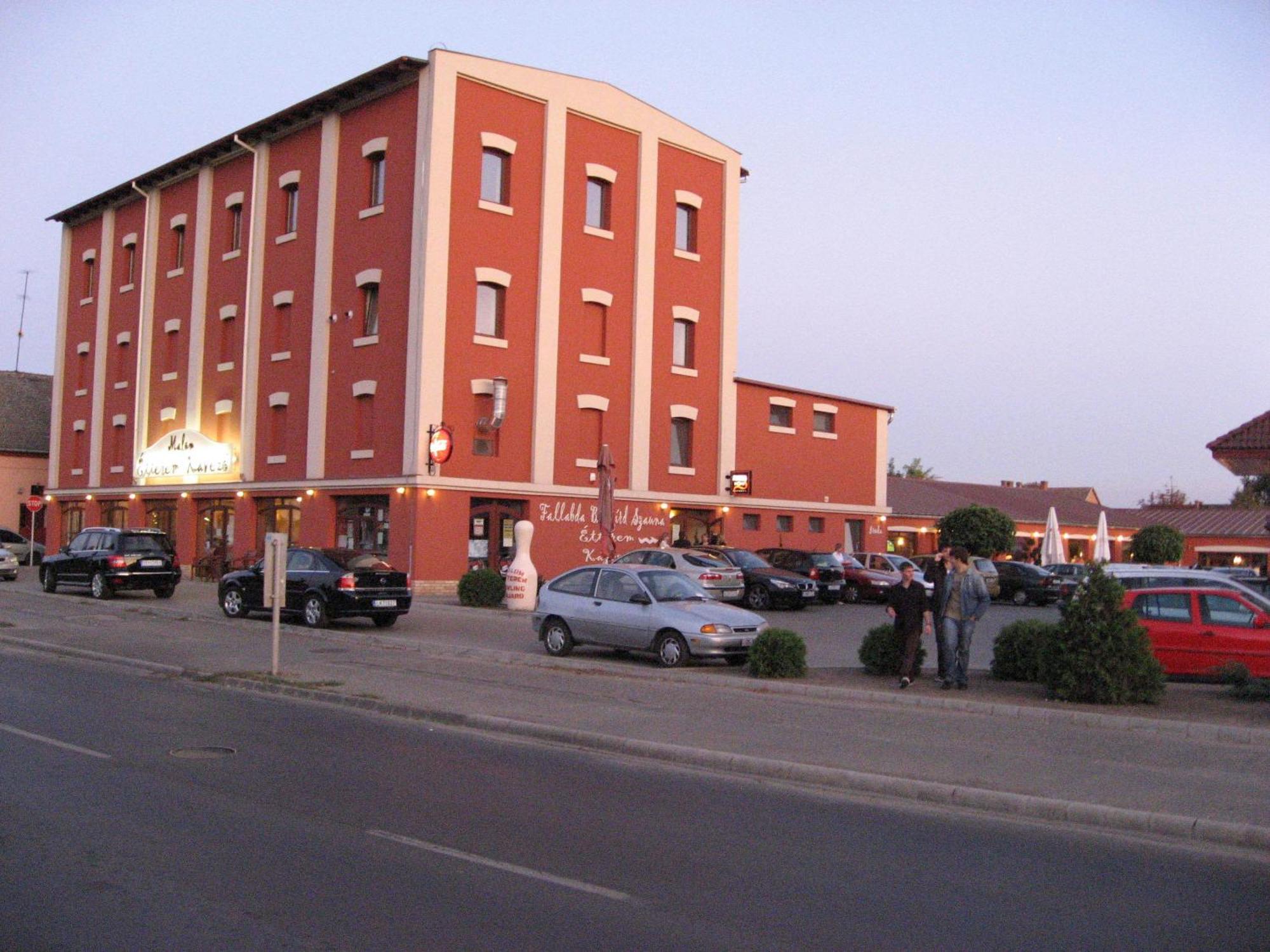 Malom Club Panzio Bed & Breakfast Байя Екстериор снимка