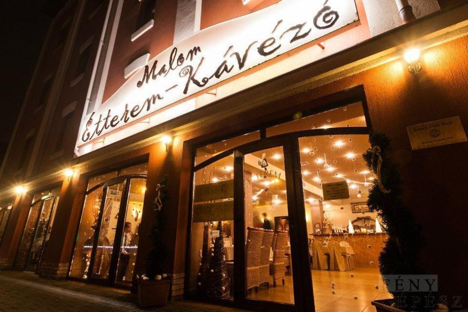Malom Club Panzio Bed & Breakfast Байя Екстериор снимка