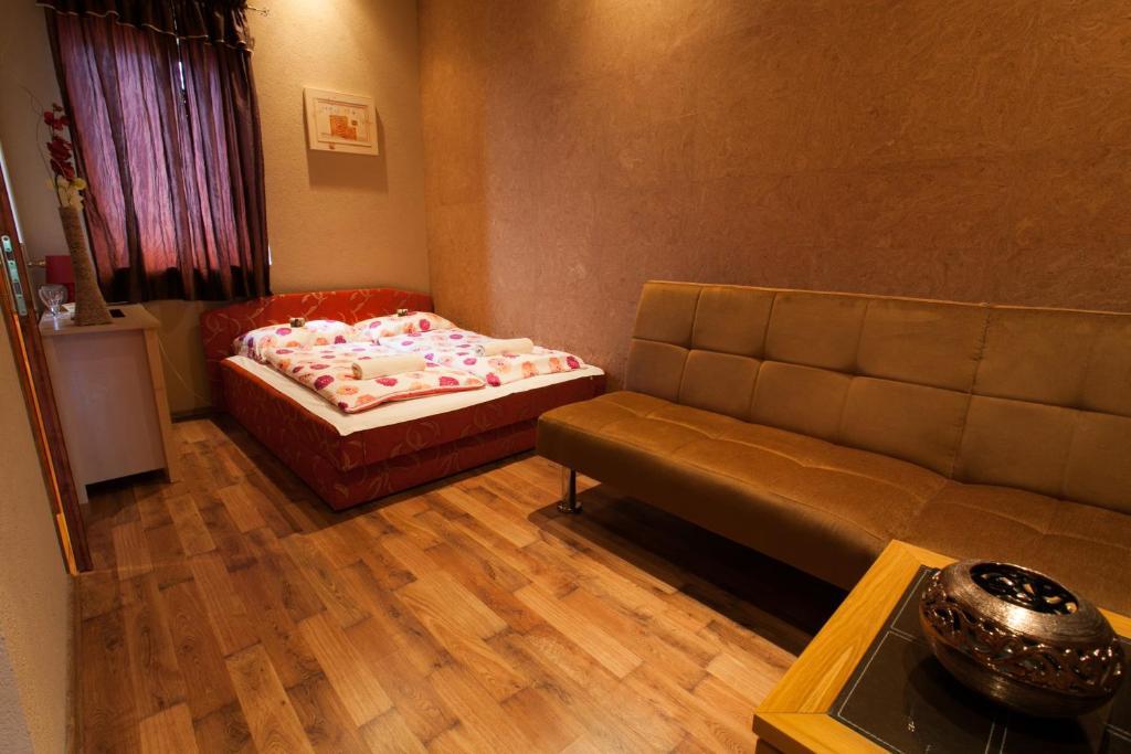 Malom Club Panzio Bed & Breakfast Байя Екстериор снимка