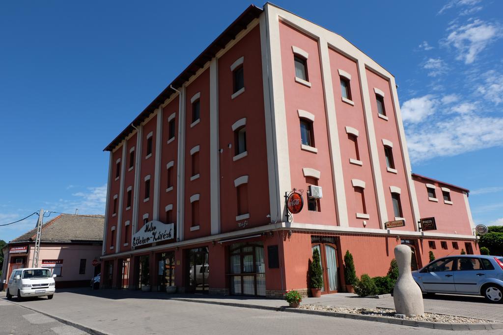 Malom Club Panzio Bed & Breakfast Байя Екстериор снимка