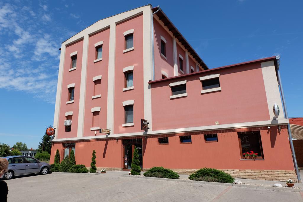 Malom Club Panzio Bed & Breakfast Байя Екстериор снимка